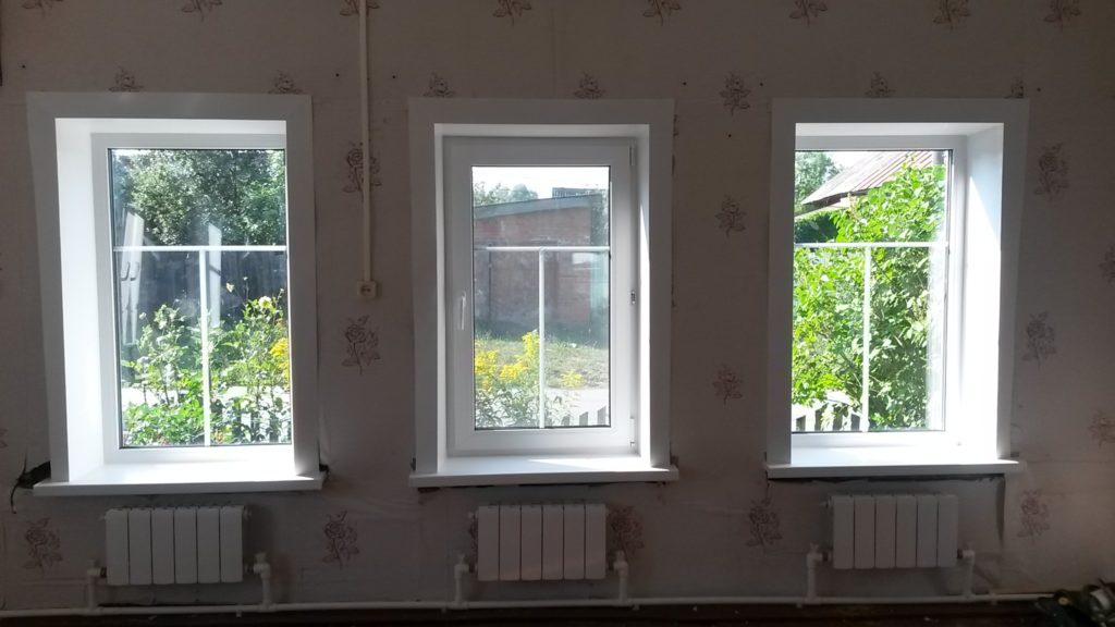 окна в частном доме, вид изнутри